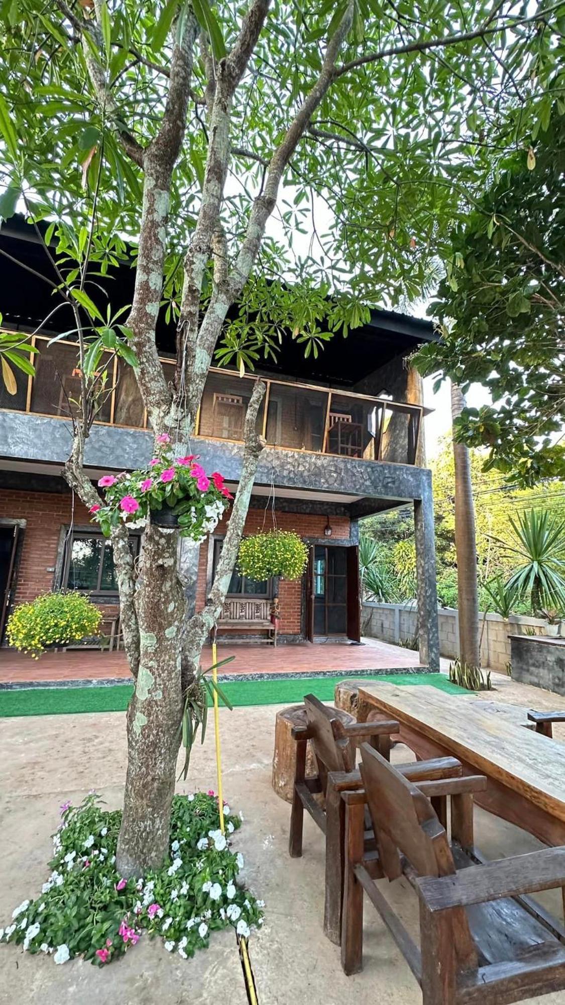 Ban Pataraphan: Traditional Thai Retreat in Khunyuam, Maehongson Ban Khun Yuam Exterior photo